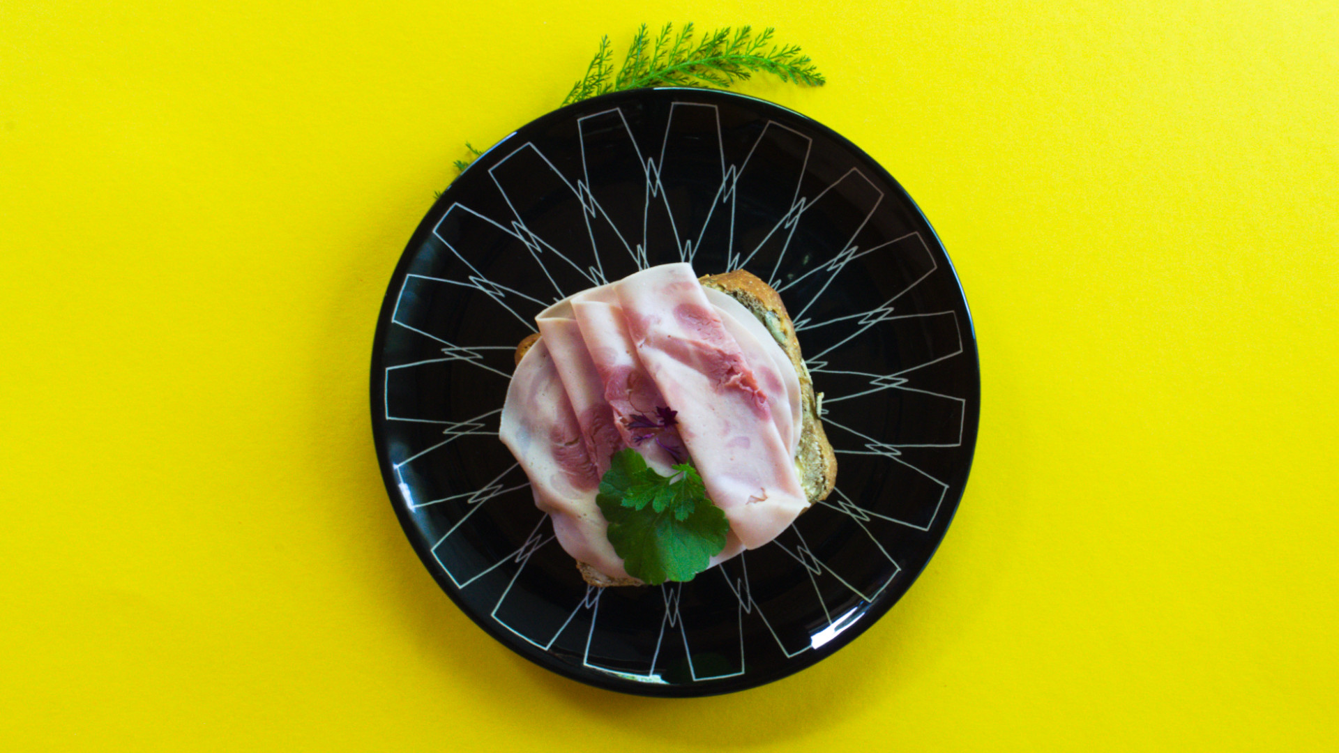 Halbes Brötchen Bierschinken