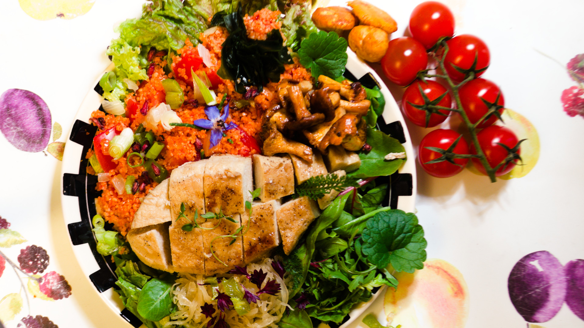 Bowl Chicken Art Bulgur Pfifferlinge Bowl Chicken Art Bulgur Pfifferlinge